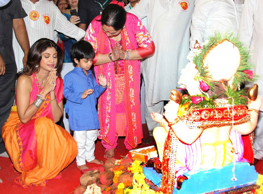 Shilpa shetty visit ganesh pendals